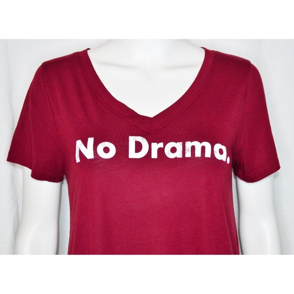 Modern Lux “NO DRAMA” Graphic V-Neck High Low Hem T-shirt Burgundy Size M - Picture 2 of 5